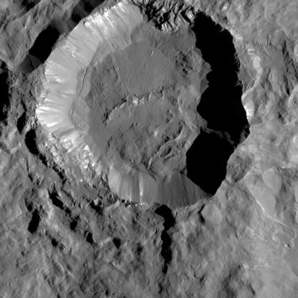 火星上最大的陨石坑图片