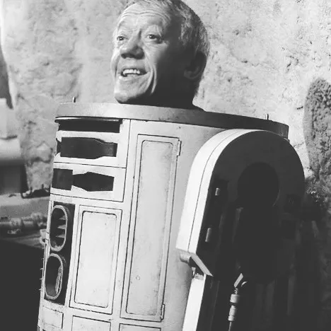 迪士尼正式宣布《星球大战》R2-D2新任扮演者