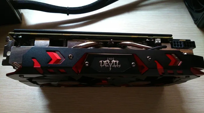 迪兰DEVIL RX 580“恶魔降临”，2.5槽大面包设计