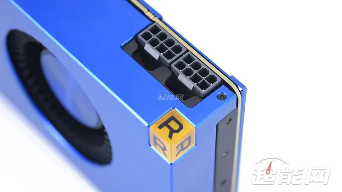 AMD Radeon Vega Frontier显卡图赏，能文能武的专业卡