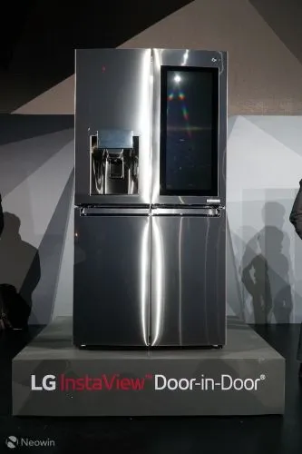 LG智能冰箱亮相CES 2017：配备29寸触摸屏广角摄像头