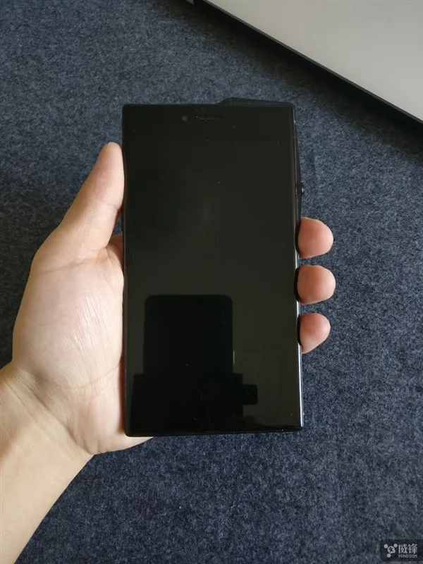 网友爆改iPhone 6 Plus！惊艳屏占比+后置指纹