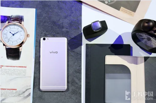 宋仲基同款 vivo X7Plus公布售价2798元