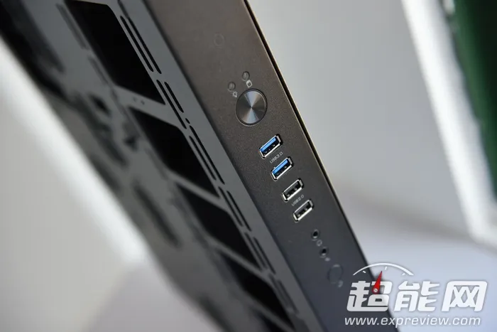 造型好奔放，Tt Core P5壁挂式水冷机箱实物图赏 