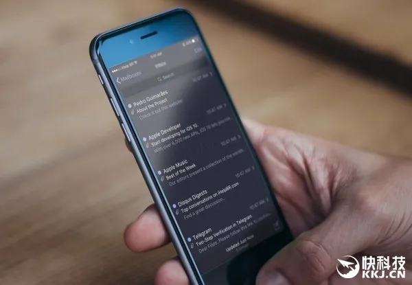 新iPhone爽翻！iOS 10要加暗色主题：看起来好酷