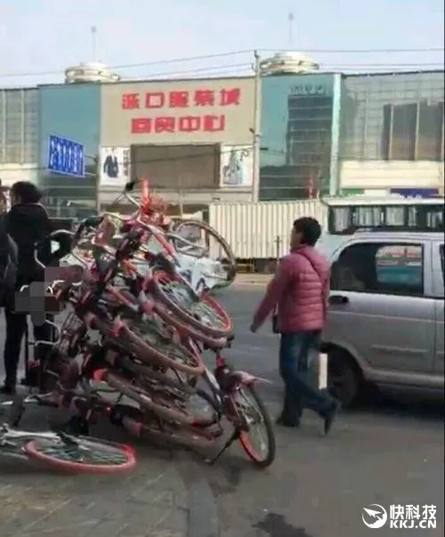 奇葩男如此糟蹋共享单车：下场活该