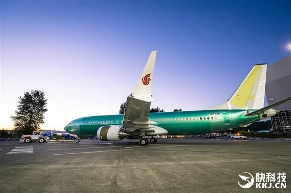 中国首架波音737 MAX 8下线！天空内饰 乘坐更舒适