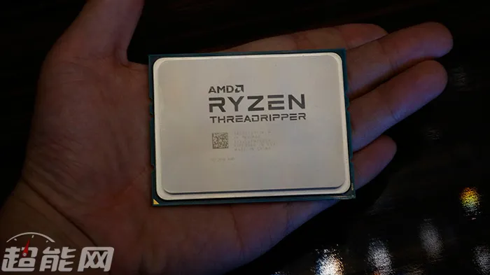 如何安装AMD Ryzen Threadripper CPU及散热器？3分钟教会你