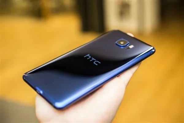 售价堪比iPhone 7！HTC U Ultra蓝宝石特别版二月中旬开售