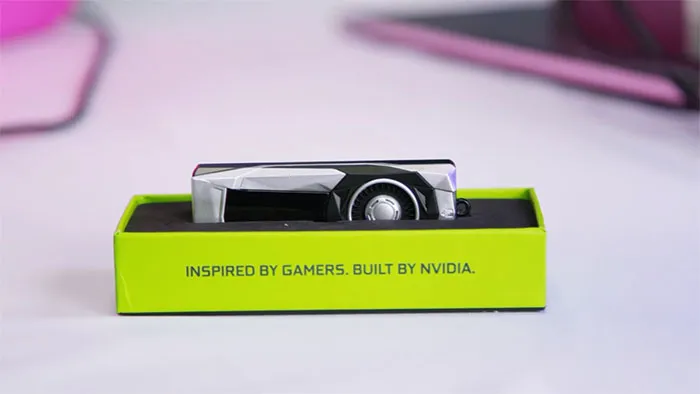 用两个NVIDIA GTX USB U盘来组SLI是什么体验？还真有人做了