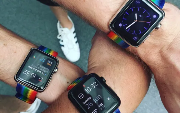 苹果为LGBT傲娇月推出了限量款Apple Watch彩虹表带