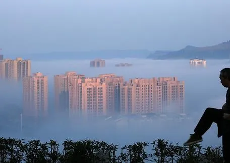 太美了！重庆大足现平流雾美景：宛如仙境