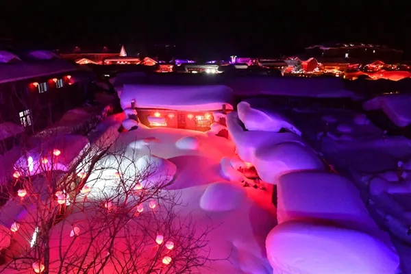 “中国雪乡”绝美夜景 宛如童话世界