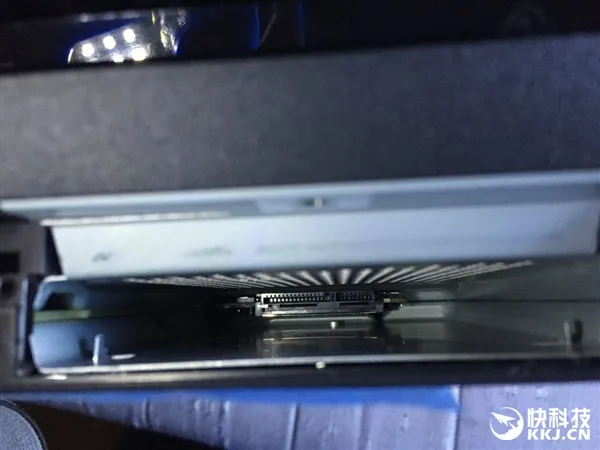 索尼PS4 Pro通电实测：更安静更清凉、硬盘好拆