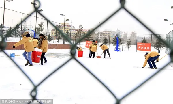 看哭！吉林大学生雪地作画致敬科比：惟妙惟肖