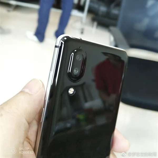 夏普AQUOS S2再曝：全球首次在3D玻璃上浮雕Logo