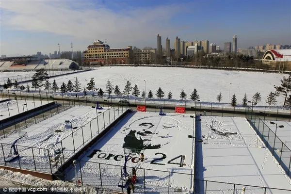 看哭！吉林大学生雪地作画致敬科比：惟妙惟肖