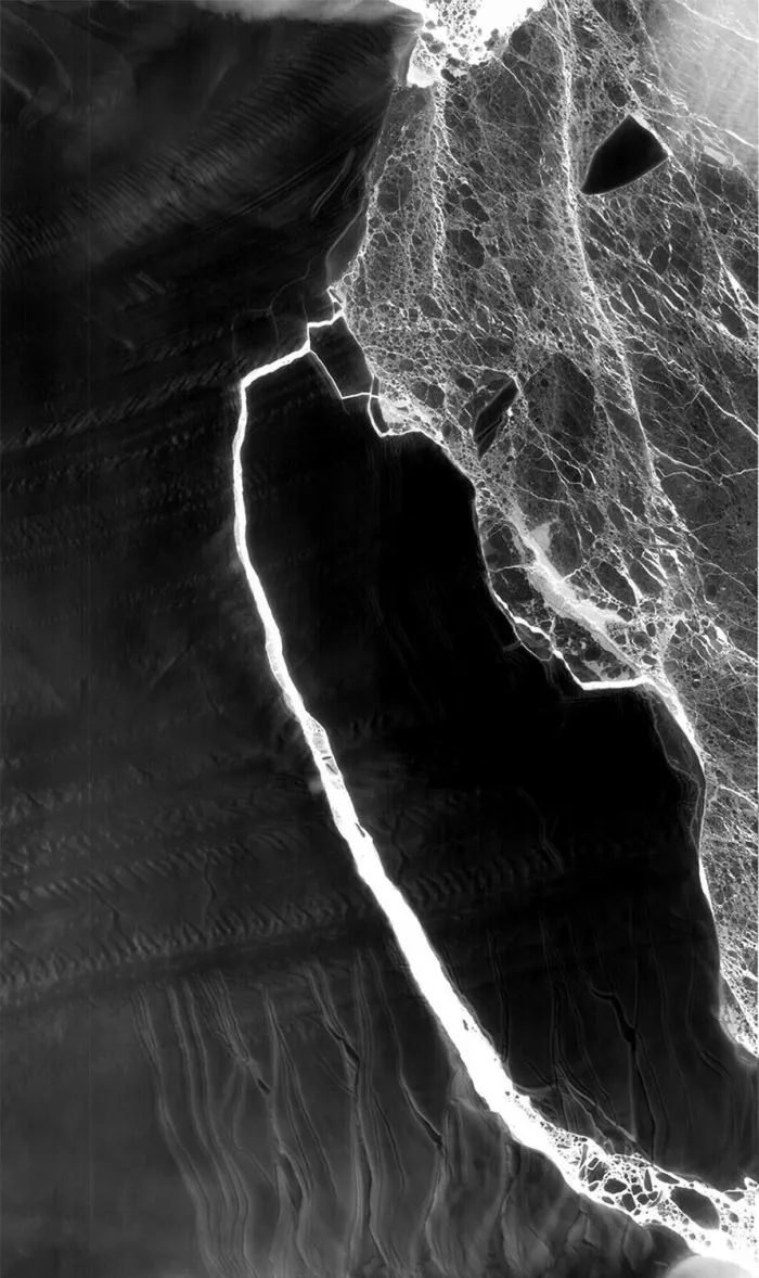 NASA最新卫星红外图像展示南极洲怪兽级冰山断裂画面