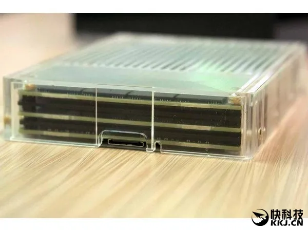 三星秀世界最大容量SSD！希捷60TB、华为32TB对标之