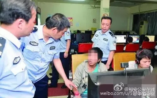 [图]小偷网吧玩LOL被抓 跪求警察等他打完这局