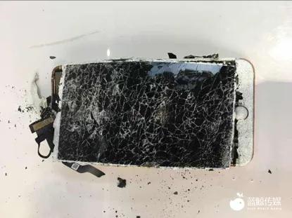 曝iPhone 7P再爆炸，黑烟冒出手机炸裂