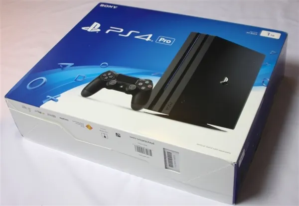 PS4 Pro首发开箱：“三明治”依旧比Xbox One薄