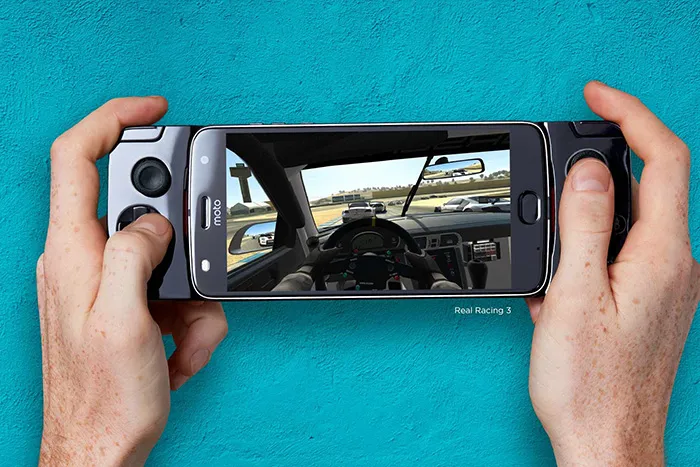 Moto Mods又增两个趣味配件：360度相机、游戏手柄