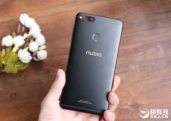 6GB内存！nubia Z17mini黑金版开箱图赏：双摄逆天