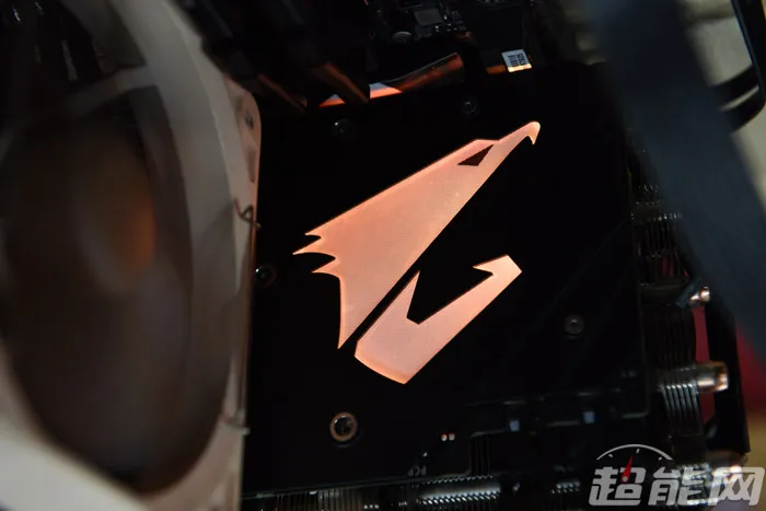 有灯有信仰，技嘉GTX 1080 AORUS Xtreme Edition 8G显卡图赏