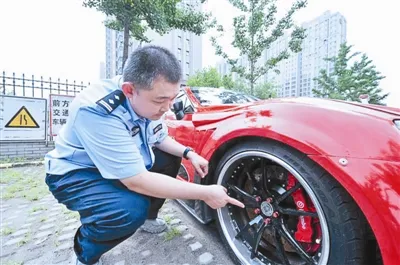 “网红改装车”被警方处理 30多处改装后“面目全非”