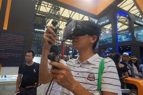 ChinaJoy 2017：大长腿、游戏、VR……你想看的都在这