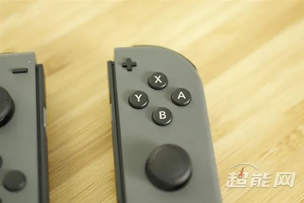 地表最强掌机？任天堂Switch开箱 黑边感人