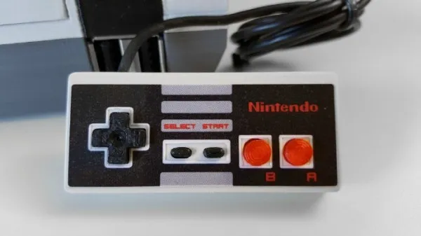 达人DIY超迷你的树莓派版NES游戏主机