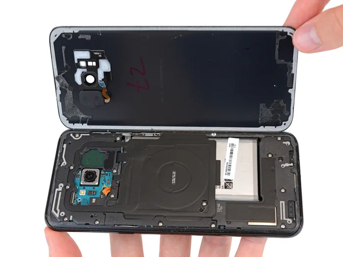 iFixit对三星Galaxy S8/S8+下手拆解，大量粘合剂加固电池