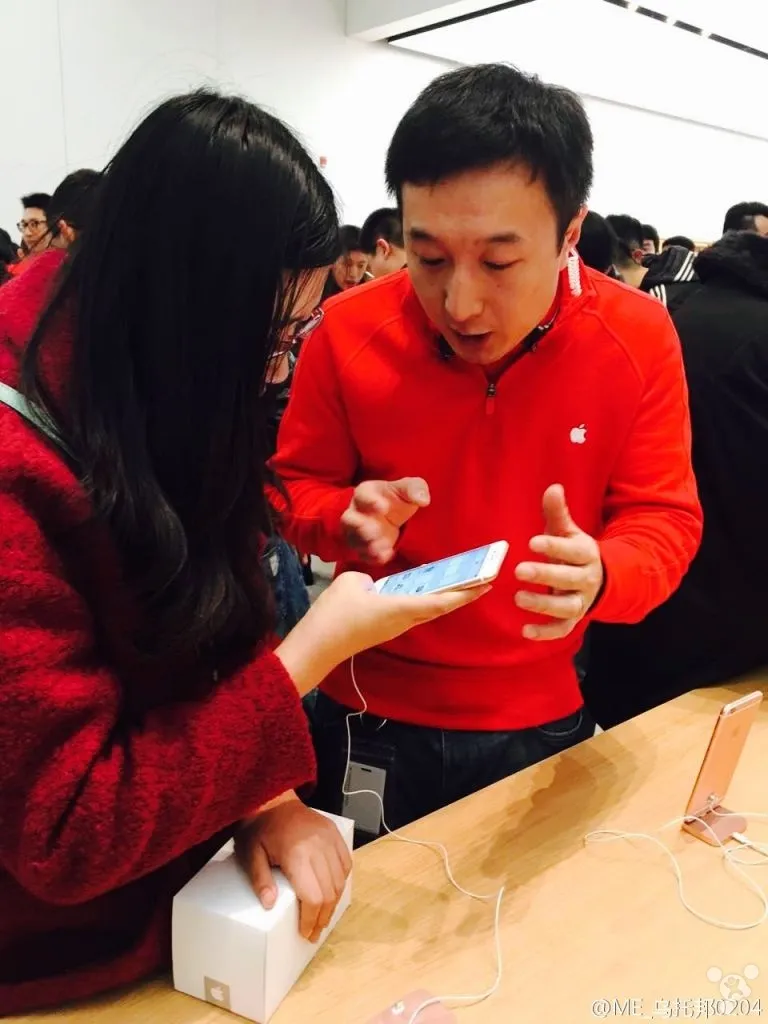 青岛万象城Apple Store今开业：寒风刺骨难阻热情果粉