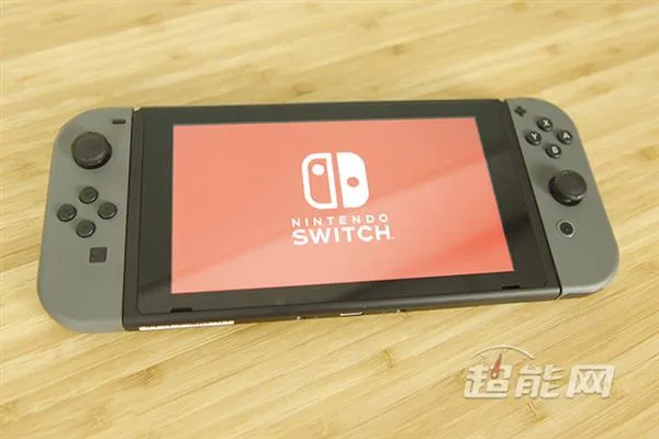 地表最强掌机？任天堂Switch开箱 黑边感人