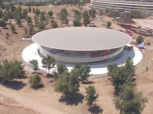 苹果新总部最新无人机航拍 乔布斯剧院差不多完工