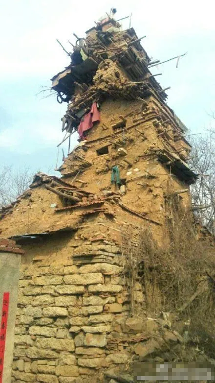 奇迹！智障男捡泥土石块 建起7层小楼