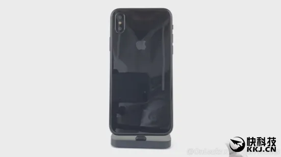 全面屏诱人！iPhone 8亮黑色“开箱”：质感一流