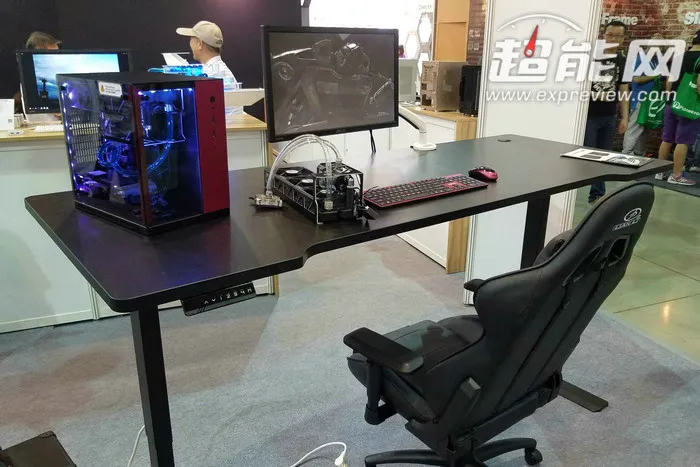 联力Computerx 2016展出两款新ITX机箱：瘦长的Q22、分层的Q37