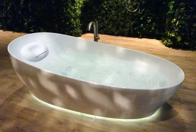 智能马桶之后 日本Toto推出一款“漂浮浴缸”