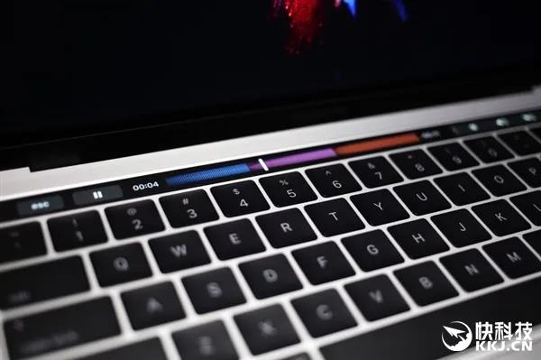 史上最轻薄！新Macbook Pro图赏/上手视频：触控屏逆天