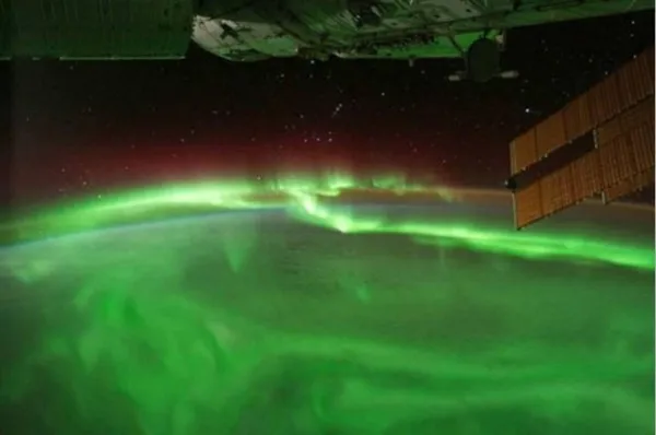 NASA宇航员分享在太空看到的极光延时视频