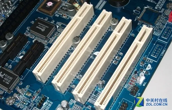 涨姿势：主板上曾出现过的插槽 PCI-E实现大一统