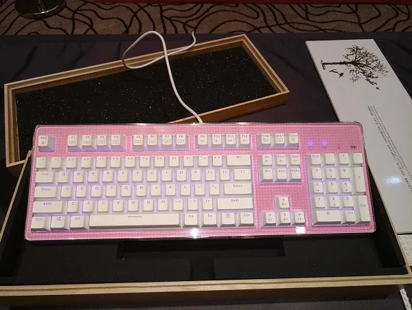 艾芮克K76m Fun Illuminate：一款兼容乐高积木的背光机械键盘