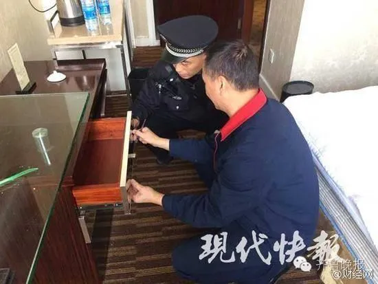 网络疯传酒店暗装“双面镜”偷窥：真相翻转