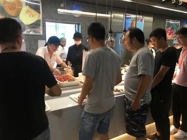 阿里食堂现“黑暗料理”：进口车厘子拌豆腐