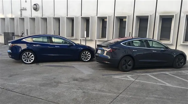 特斯拉Model 3量产车曝光：后排空间不忍直视