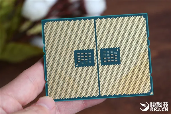 AMD Ryzen ThreadRipper开箱图赏：12核、16核大开眼界