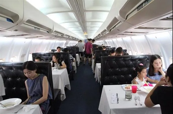 有空姐服务！揭秘武汉的真实飞机餐厅